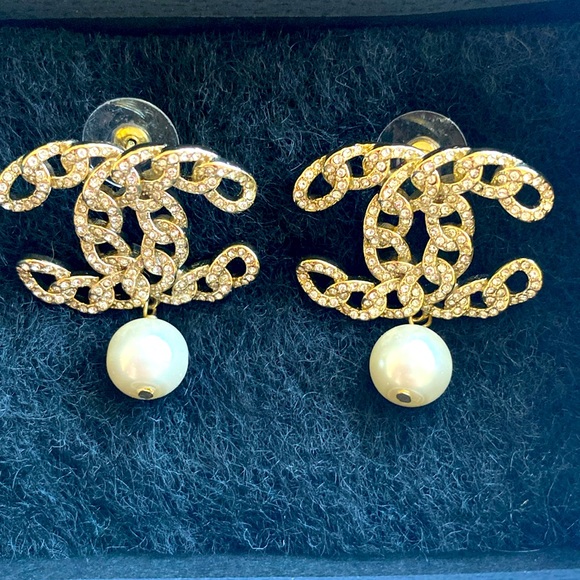 CHANEL Jewelry - EUC [CHANEL] Authentic Signed Signature Chain Double-C Drop Pearl Stud Earrings